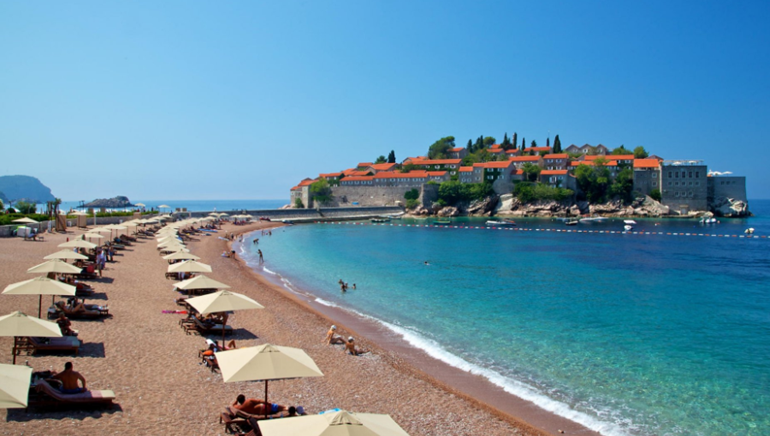 Έχει κι αλλού Μονεμβασιά